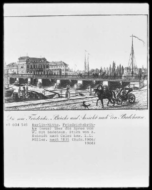 Berlin-Mitte, Friedrichsbrücke (neue) über die Spree von Westen mit Badehaus