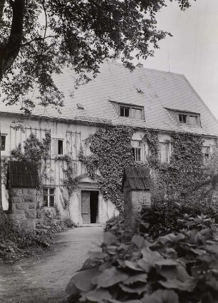 Bärenfels, Alte Böhmische Straße 2. Altes Forsthaus (Oberförsterei). Hofansicht