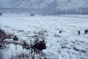 Geschlossene Eisdecke bei Treis/Mosel