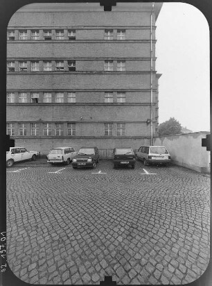 Dresden-Friedrichstadt, Bodelschwinghstraße 1/3. Ehem. Obdachlosenheim für Männer (Medizinische Berufsfachschule am Krankenhaus Dresden-Friedrichstadt, 1928; P. Wolf). Seitenfront (Teilansicht) von Norden