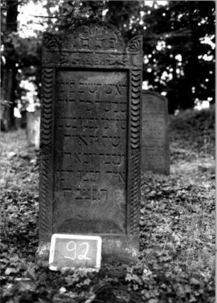 Grabstein 92 [Nir S. 76 Nr. 8.05]
