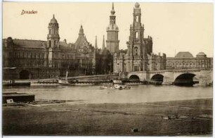 Dresden. Hofkirche, Schloss, Augustusbrücke, Elbe mit Dampfern