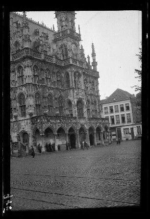 Audenarde (=Oudenaarde, Belgien): "Rathaus" (Schrägansicht)