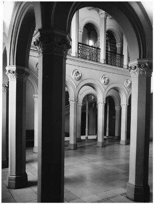 Evangelisches Diakonissenkrankenhaus Bethanien, Berlin-Kreuzberg Umbau: Eingangshalle nach Restauration