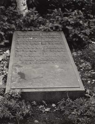 Grabplatte der Familie des Germanisten Theodor Frings