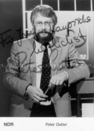 Porträtpostkarte der Fernsehmoderators Peter Gatter mit handschriftlicher Widmung