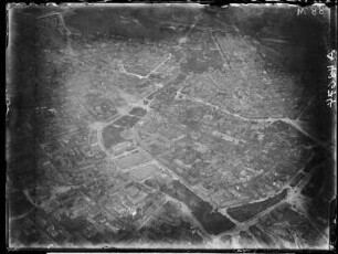 Stadtzentrum von Nordwesten. Ballonaufnahme aus 1050 m, im Mittagsdunst, um 1909