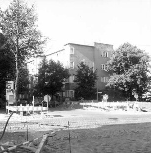 Berlin-Schöneweide, Hainstraße 53/55/Ecke Britzer Straße. Wohnanlage Spreesiedlung. Wohnblock (1928/1932, Architekturbüro Mebes & Emmerich). Straßenansicht von Südosten