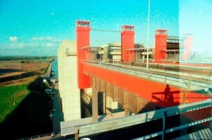 Scharnebeck: Schiffshebewerk, obere Schleuseneinfahrt