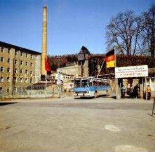 Eingang zum Werksgelände des VEB Baumwollspinnerei Flöha, Werk Falkenau