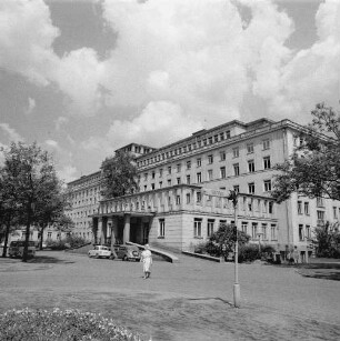 Dresden-Johannstadt. Medizinische Akademie "Carl Gustav Carus" (heute Universitätsklinikum), Chirurgische Klinik (1952-1955; H. Mersiowsky, G. Wild)
