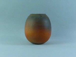Rötliche Vase