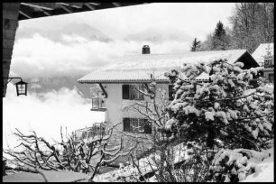 Beatenberg: Ferienhaus auf Nebel über Tal