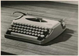 Adler Schreibmaschine "Tippa" von Heinz R. Hübner