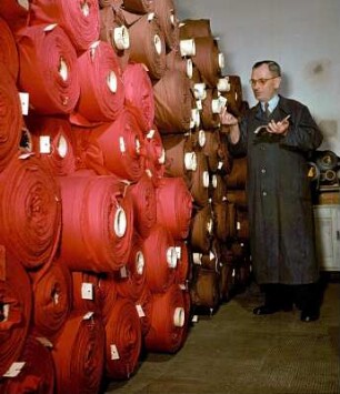 Werkstoffprüfung im VEB Filmfabrik Wolfen : Werbeaufnahme für die Marke ORWO des VEB Filmfabrik Wolfen