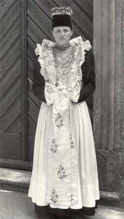 Braut aus Nebelschütz : Kleidung - katholische Tracht. Ort: Njebjelčicy / Nebelschütz. Katholische Braut.