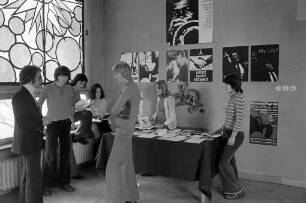 Ausstellung von Schülerinnen und Schülern der Drais-Realschule zum "Tag der Menschenrechte"