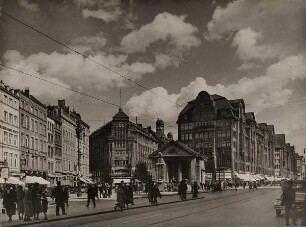 Mönckebergstraße mit Brunnen in Hamburg