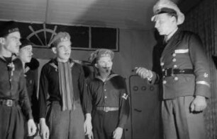 Eröffnung der Friedrich-Wolf-Oberschule in Boock / Kreis Uecker-Randow (Mecklenburg) : Szene eines Theaterstücks