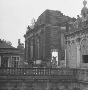 Dresden-Altstadt. Zwinger. Ruine der Sempergalerie