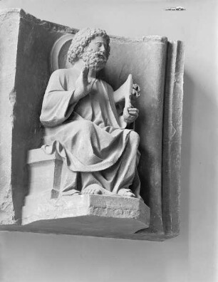 Archivoltenfigur des Petrus von der Rosenarchivolte des südlichen Querhauses der Kathedrale Notre-Dame zu Reims