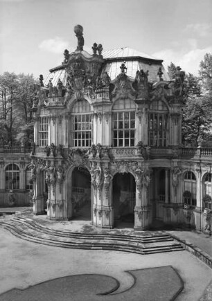 Wallpavillon