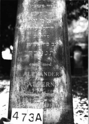 Grabstein 473 (Index: 100092311) Material: Granit Zustand: gut Maße HxBxT: 162x51x24 cm Beschreibung: doppelt aufgesockelte obeliskenartige Stele, Schriftfeld auf Stele: Grabstein 473A