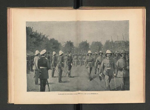 Parademarsch des Seebataillons vor dem Kaiser am 2. Juli 1900 in Wilhelmshaven.