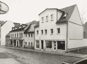 Radeberg, Wohnhäuser : Radeberg. Wohnhäuser mit Läden. Hauptstraße 44/40. Um 1870 beziehungsweise um 1800. Straßenansicht