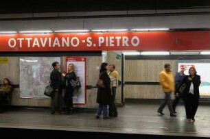 Rom - Untergrundbahn : Metro in Rom, aufgenommen im April 2004