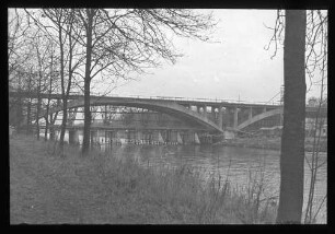 Donaubrücke Leipheim: Brücke im Bau mit Lehrgerüsten