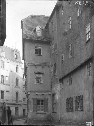 Meteritzstraße - Blick gen Norden. rechte Bildseite: Alter Markt, Meteritzstraße 26 (I.F. Weber, Kolonial- und Seilerwaren). Bildmitte: Ritterstraße 10