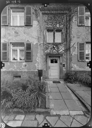 Dresden-Gruna, Lange Zeile 13. Wohnsiedlung Bauverein "Gartenheim" (um 1926/1927; P. Beck, M. Oertel). Wohnhaus. Straßenfront (Teilansicht)