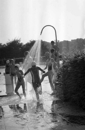 Duschen im Freibad Rüppurr.