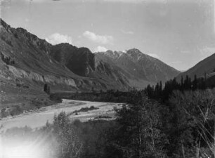 Flusstal : Ein Flusstal im Tian Shan Hochgebirge