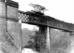 Schwäbisch Hall Tullauer Kocherviadukt 1367 Behelfsbrücke Baustelle Betonierung Pfeilerkopf F Schienenkran