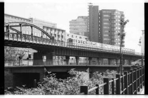 Kleinbildnegativ: Mehringplatz, 1976