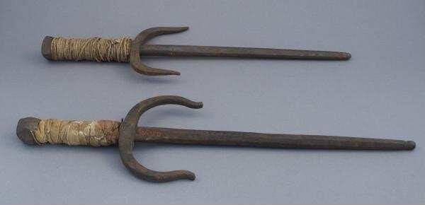 Quillons, pair