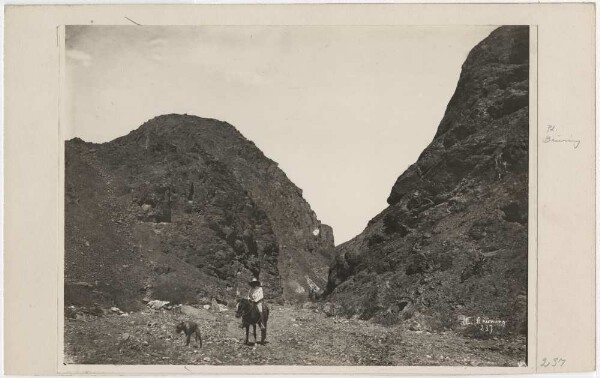 Riders in the gorge near Menocucho, Valle de Sta. Catalina (Trujillo)