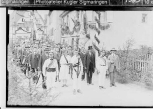 Gauturnfest des Turngaus Hohenzollern in Sigmaringendorf; Gruppe aus Sigmaringen beim Umzug