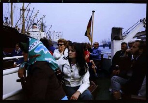 Hamburg: Publikum auf Hafenrundfahrt-Schiff