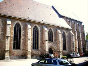 Stadtkirche - Ansicht über Traufseite Süd mit Langhaus und Chor (gotische Manier mit Strebepfeilern und Maßwerkfenstern)