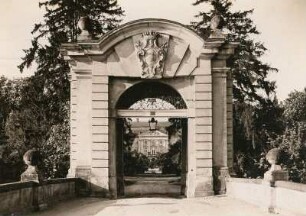 Eingangsportal : Schloss Joachimstein, Eingangstor von außen