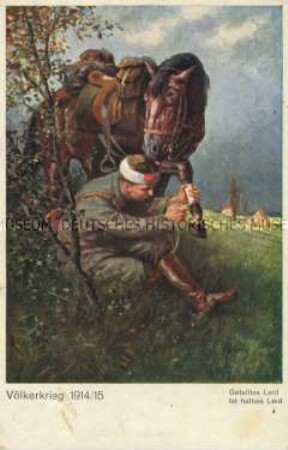 Verletzter Soldat verbindet sein verwundetes Pferd