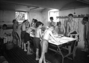 Kleingießhübel. Schullandheim des Realgymnasiums Blasewitz. Waschraum