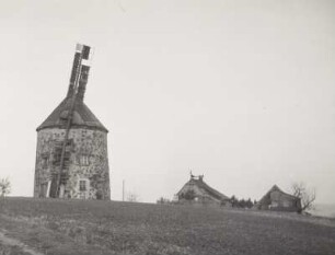 Seitendorf (Zatonie), Turmwindmühle mit zwei Flügeln und Mühlengehöft auf dem Sandberg