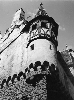 Wierschem. Burg Eltz (Ersterwähnung 1157, Teilzerstörung (Brand) 1920, Wiederherstellung bis 1939). Erker im Innenhof