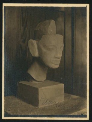 Fotografien: Skulptur Frauenkopf