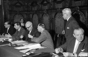 Freiburg: Rathaus; Besuch der Landesregierung; Ministerpräsident Gebhard Müller, Oberbürgermeister Brandel, Minister Veit, Regierungspräsident Dichtel