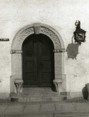 Marienberg, Markt 1. Rathaus (1539; J. Hofmann). Nebenportal